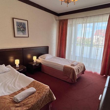 Neptun Hotell Legnica Exteriör bild