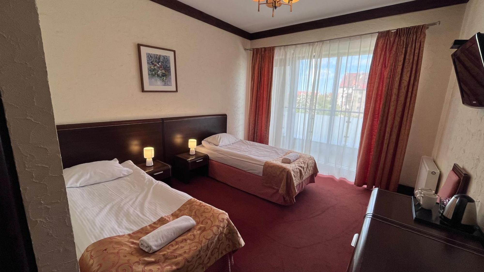 Neptun Hotell Legnica Exteriör bild